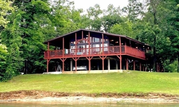 Doniphan Cabin | "Firefly on the Current" Gorgeous Riverfront Modern Cabin on Current River