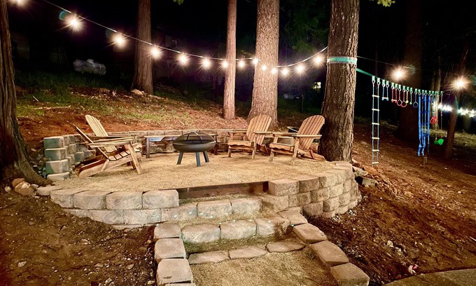 Pollock Pines Cabin | FirePit~Horseshoes~King Bed~Near Lake, Wine, Farms