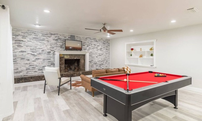 DeLand Apartment | Firepit + Pool Table + Grill + 8mi to Blue Springs