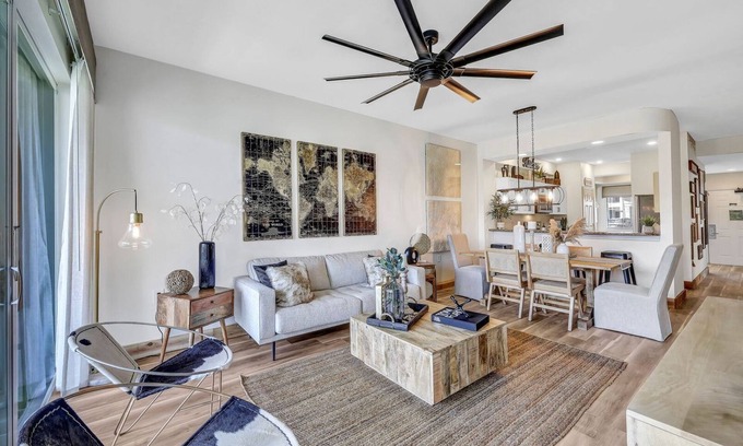 Naples Condo | FIRST FLOOR 3/2, GOLF, POOL, TENNIS, BEAUTIFULLY REMODELED CLOSE TO BEACHES