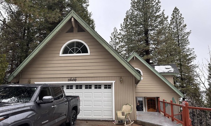 East Shore House | Fish, fall in love, enjoy family and friends by this amazing lake almanor.