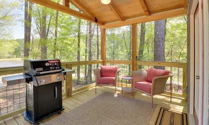 Heflin Cabin | Fish & Hike: Cabin Hideaway w/Deck in Alabama