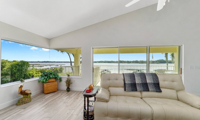 Candler House | Fish, Swim and Play! Steps to Private spring fed "Smith Lake"