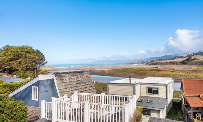 Salmon Creek Cabin | Fishermans Cottage~Timeless Coastal Cottage in Bodega Bay, Walk to Beach/WiFi