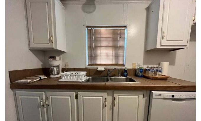 Elliott Cabin | Fisherman’s Honey Hole