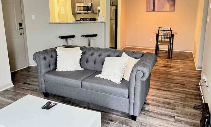 Fishers Apartment | Fishers Get Away Sleeps 4 *Comfy Gel Mattress*