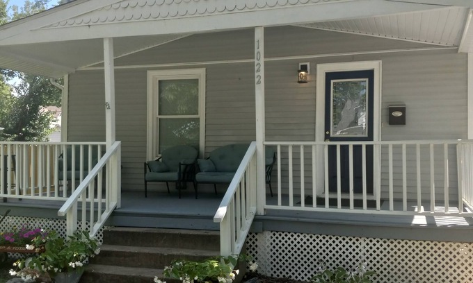 Pekin House | Fit For a Crew With a Hot Tub Too-5 bedrooms