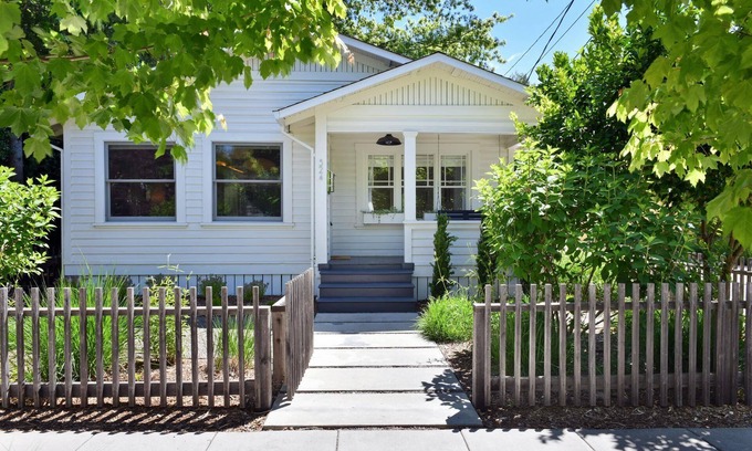 Healdsburg Cottage | Fitch St Escape | A Wine Country Escape