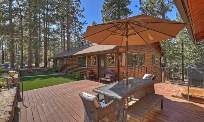 Boulder Bay Cabin | Flapjacks and Lumberjacks by Destination Big Bear : Walk to the Lake in Boulder Bay! Theater Room! Foosball!