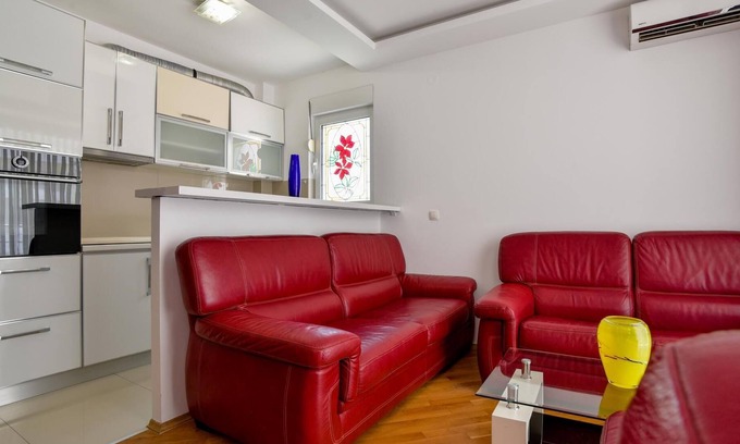 Babilonija Apartment | Flat w Balcony 5 min to Beach Near Budva Old Town