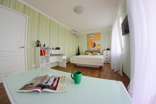 Dzerzhyns'kyi District Apartment | Flatsy at Botanichniy Sad underground