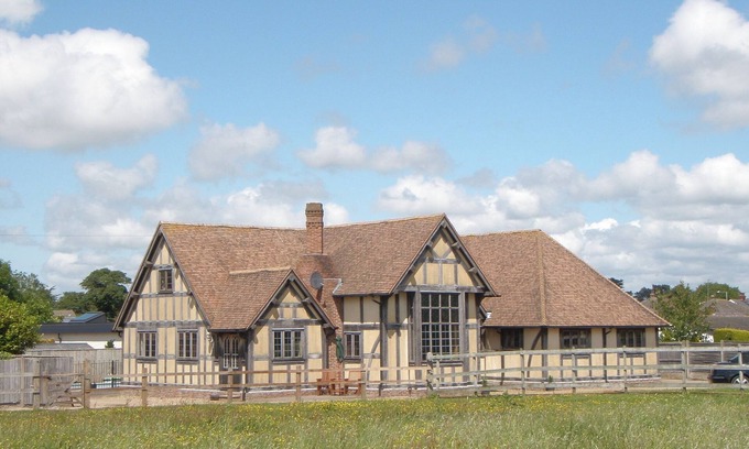 Wesham House | FLETCHERS HALL LYTHAM HEATED COVERED POOL&HOT TUB, 6 HOLE FOOTBALL GOLF&TENNIS