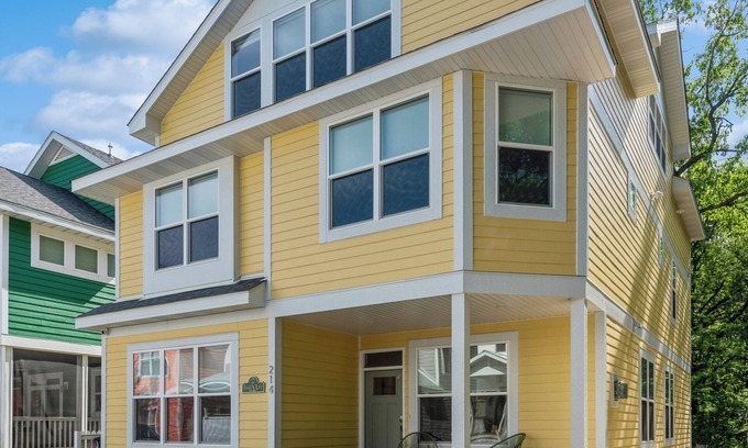 Michigan City House | Flexible off season check in & out times!. 8 bed - 7.5 bath! 1st floor Master!