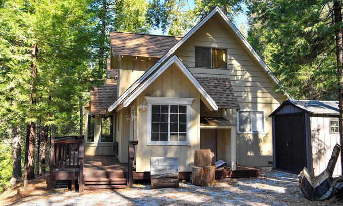 Twain Harte Cottage | FlexiCancel, High Speed Internet, Family Friendly, Nature Lover Retreat