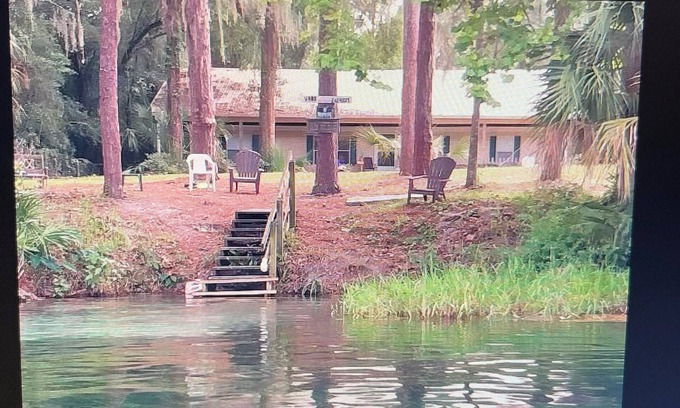 Dunnellon House | Flip Flop Inn on the Rainbow River 1/4 mile down from head waters