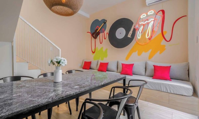 Villa Crespo House | Fliphaus + Serrano 1100 - Microteatro Plaza Cortazar 9 pax