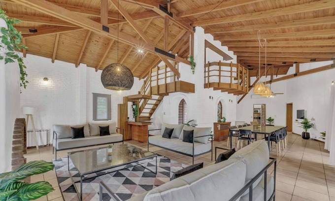 Chacras de Coria House | Fliphaus + Wine Country - Villa 20 pax 9 Bd Pool Jacuzzi + Daily Cleaning