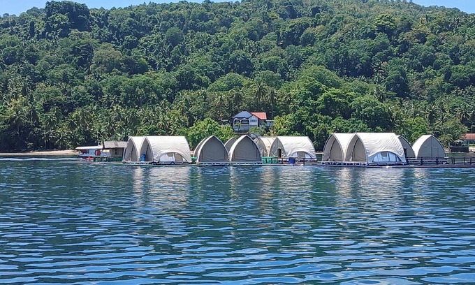 Kaputian Boat Rental | Floating Home in Reef Resort Unit 5