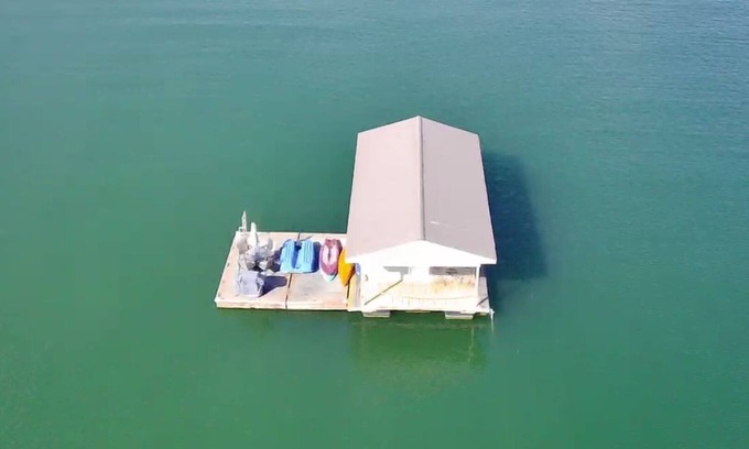 Rock Harbor Boat Rental | Floating House on Beautiful Norris Lake