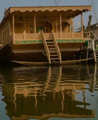 Dal Lake Hotel | Floating Luxury Group Of Houseboats