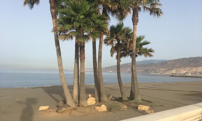 Almeria Condo | Floor 5 minutes beach with AA. DC. and WIFI LF3