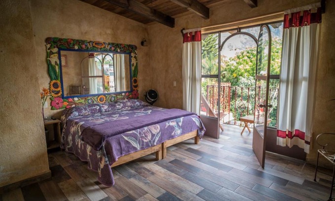 San Miguel Hotel | Flor de Cera