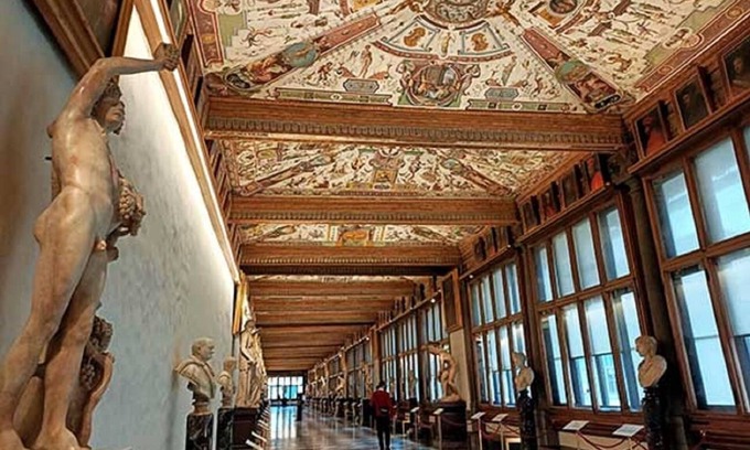 Florence Apartment | FLORENTINE TOP MANSION WITH ANTIQUE PIECES,PARQUET FLOORING STUNNING VIEWS
