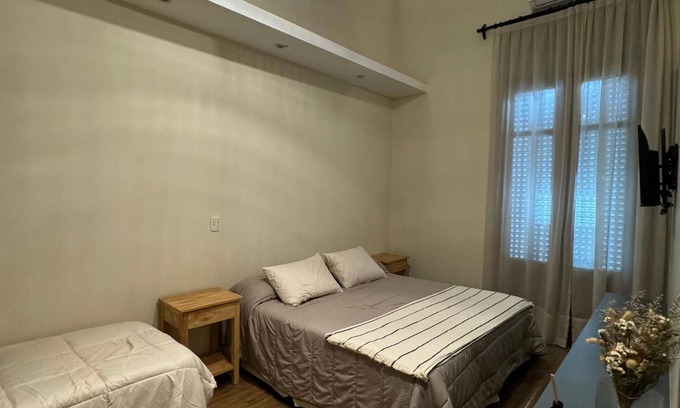 Salta House | Florida 55 Habitacion privada con baño privada con balcón N1