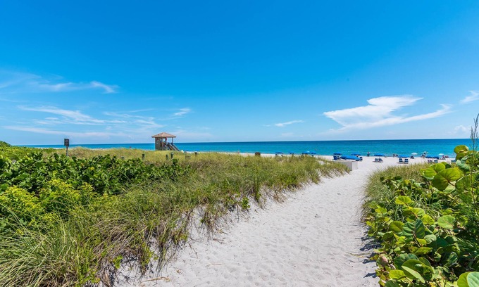 Deerfield Beach House | Florida Beach Retreat: Amazing Pool-Saltwater Heat, 4BR, 2 King Beds, 5 Stars