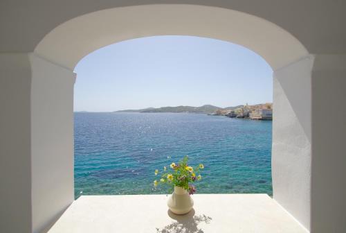 Ermoupoli Hotel | Floris Manor