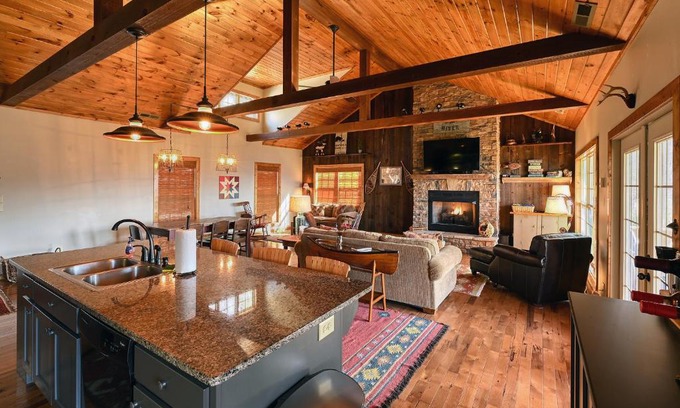 Topton Villa | Flying Squirrel Lakeview House - Spacious House with Private Deck and Hot Tub