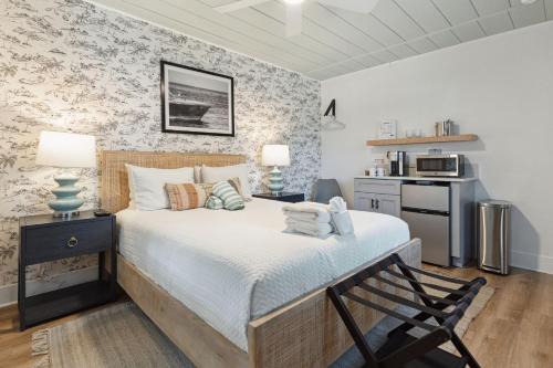 Folly Beach Hotel | Folliday Inn - The Triple - Room 24