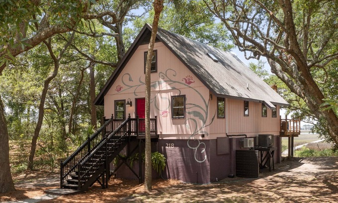 Folly Beach Cottage | Folly Vacation Vintage Cottage with Private Dock Pet Friendly