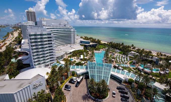 Seybold House | Fontainebleau Tresor Tower ll Private Ocean View Junior Suite