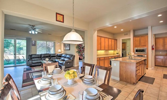 South Bechelli House | Foosball+King Bed Costco Closeby Huge Master Suite