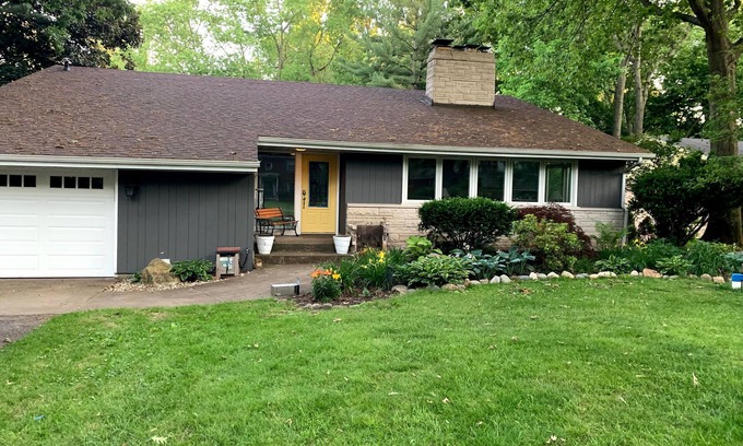 South Bend House | FOOTBALL WEEKEND GET-A-WAY - with outdoor space to die for.