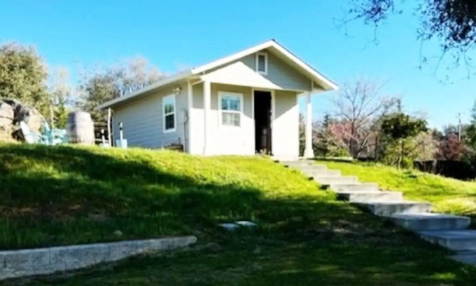 Newcastle Cottage | Foothills Cottage, 1 bedroom, 1 bath guest house.