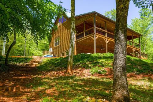 Dahlonega House | Foothills Family Retreat - 7 Bedrooms, Hot Tub