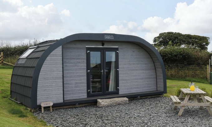 Askam and Ireleth Cottage | FOREST, romantic, with a garden in Dalton-In-Furness