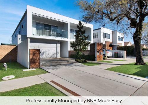 Wagga Wagga House | Forsyth Retreat - Modern Townhouse