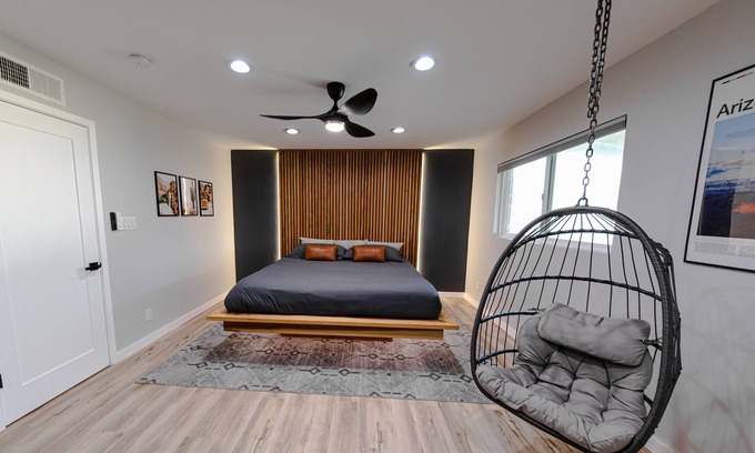 Scottsdale Estates Ten House | Four Palms | Pool BBQ Fire Pit | 5 min to Old Town