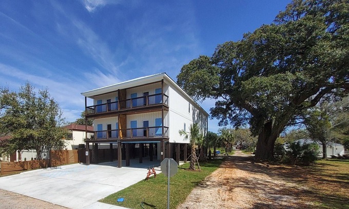 Biloxi House | Four Palms Unit B, 500ft to Beach, Walk 2 Casinos!