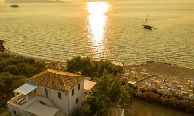 Hydra Hotel | Four Seasons Hydra Luxury Suites