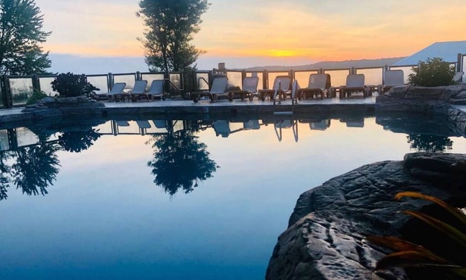 Avoca Hotel | Fourwinds Lakeside Inn & Marina