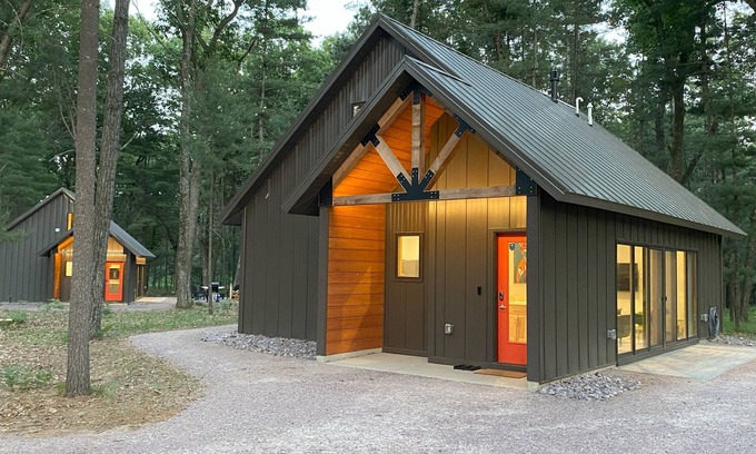Wisconsin Dells Cabin | Fox Cabin @ Orange Tractor Retreat: 3BR ADA accessible cabin on 40 private acres