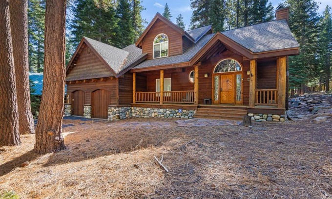 Truckee House | Fox Crossing at Tahoe Donner by Tahoe Getaways - 3BR Vacation Rental w Forested Views & HOA Amenities!