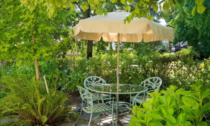 Sutter Creek Apartment | Fox Den | Main St. Food, Wine & More! Dog Friendly