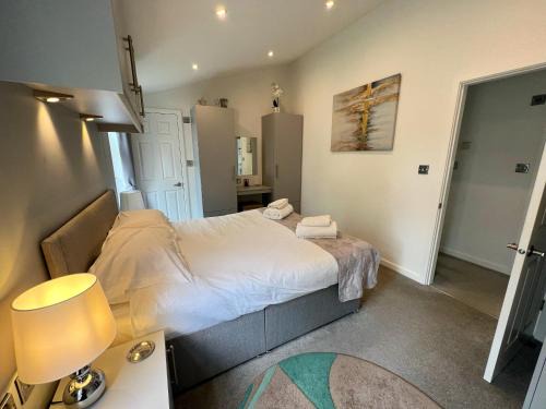 Storwood House | Fox Lodge at Owlet Hideaway - with Hot Tub, Near York