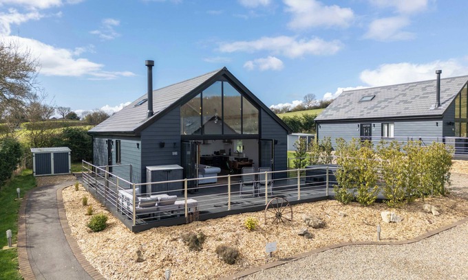 Pickering Cottage | FOXES DEN, pet friendly, with hot tub in Thornton Dale