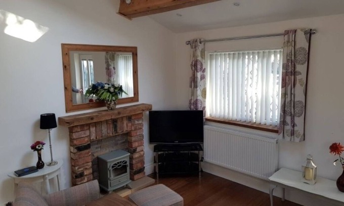 Chorlton-by-Backford Cottage | Foxlea Cottage. Charming Contemporary Cottage in Saughall – Minutes from Chester